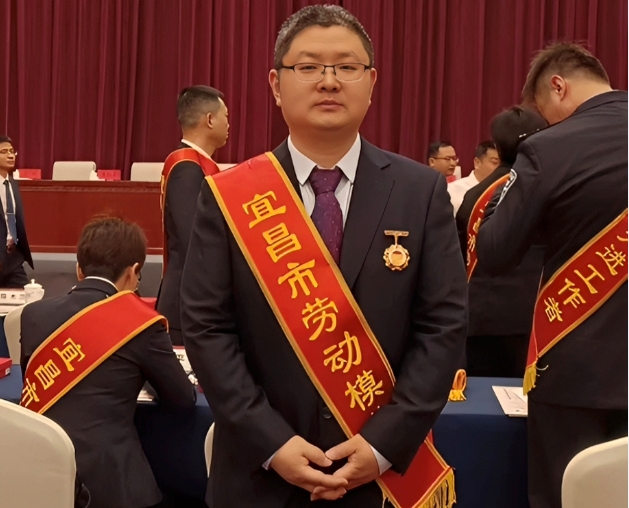 祝賀！微特工程師張艷波榮獲宜昌市“勞動(dòng)模范”稱號(hào)